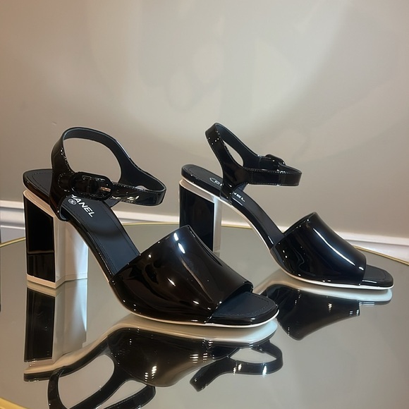 🖤🤍CHANEL CC logo patent leather block heel sandals sz 39.5 🖤🤍 - Picture 10 of 17